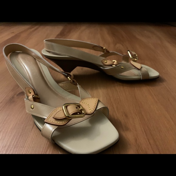 Louis Vuitton Shoes - Louis Vuitton beige/gold slingbacks - size 38.5